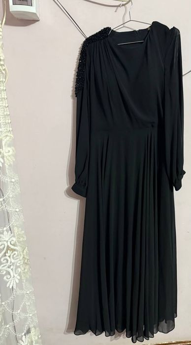 Б/у вечернее платье в  отличном состоянии одевала два раза