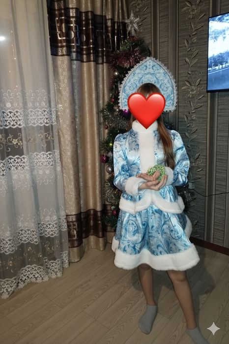 Продам костюм Снегурочки размер 146