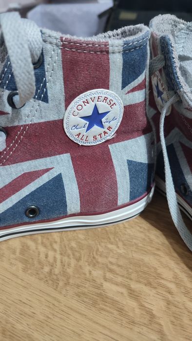 Vând teniși Converse