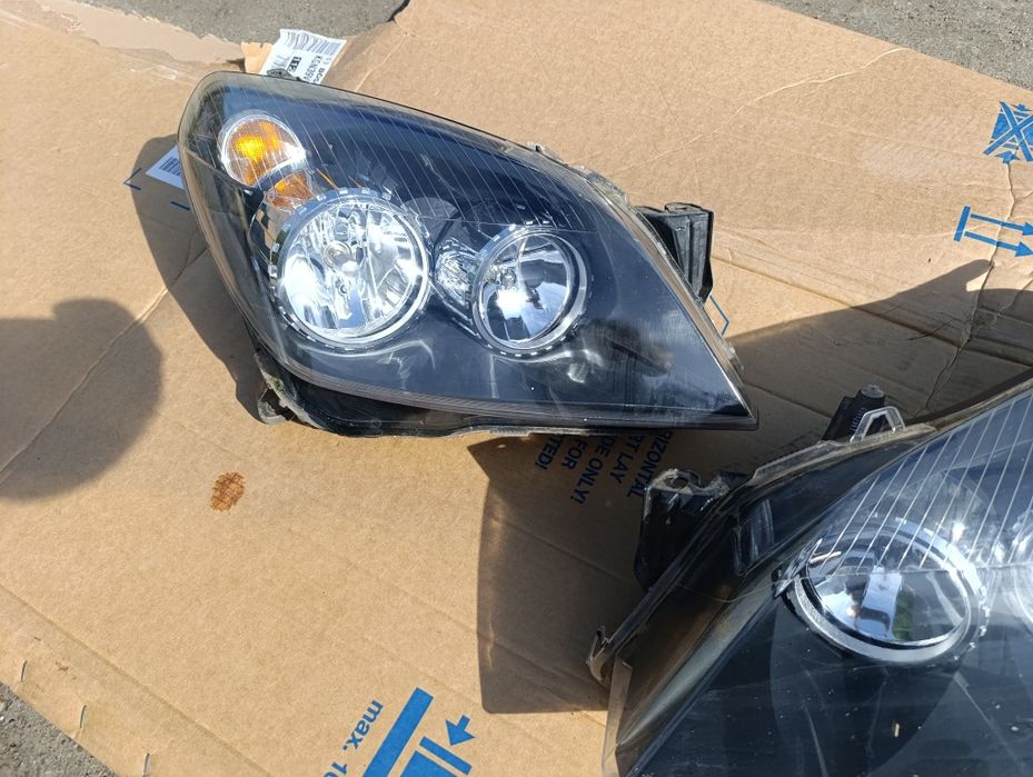 Комплект фарове Опел Астра H / Opel Astra H