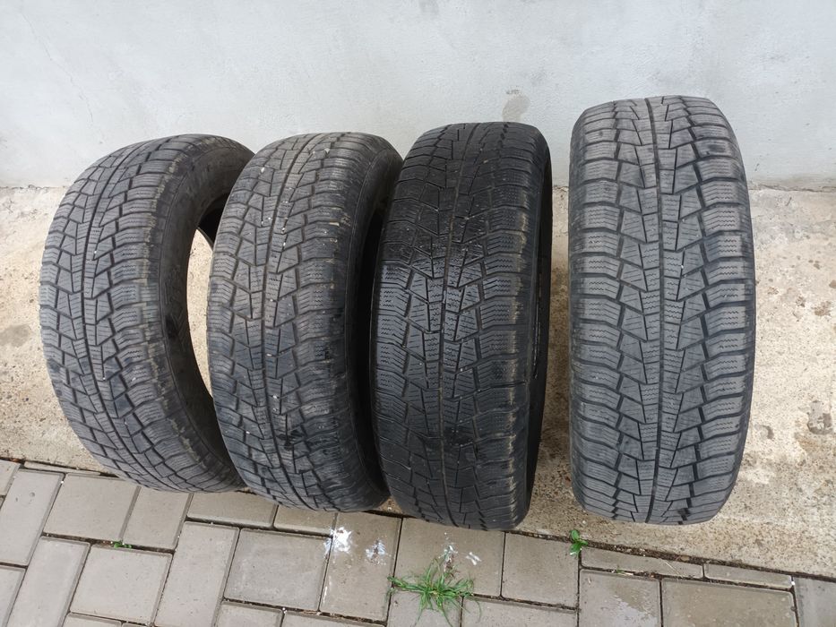 Anvelope daster 215 65r16 iarna