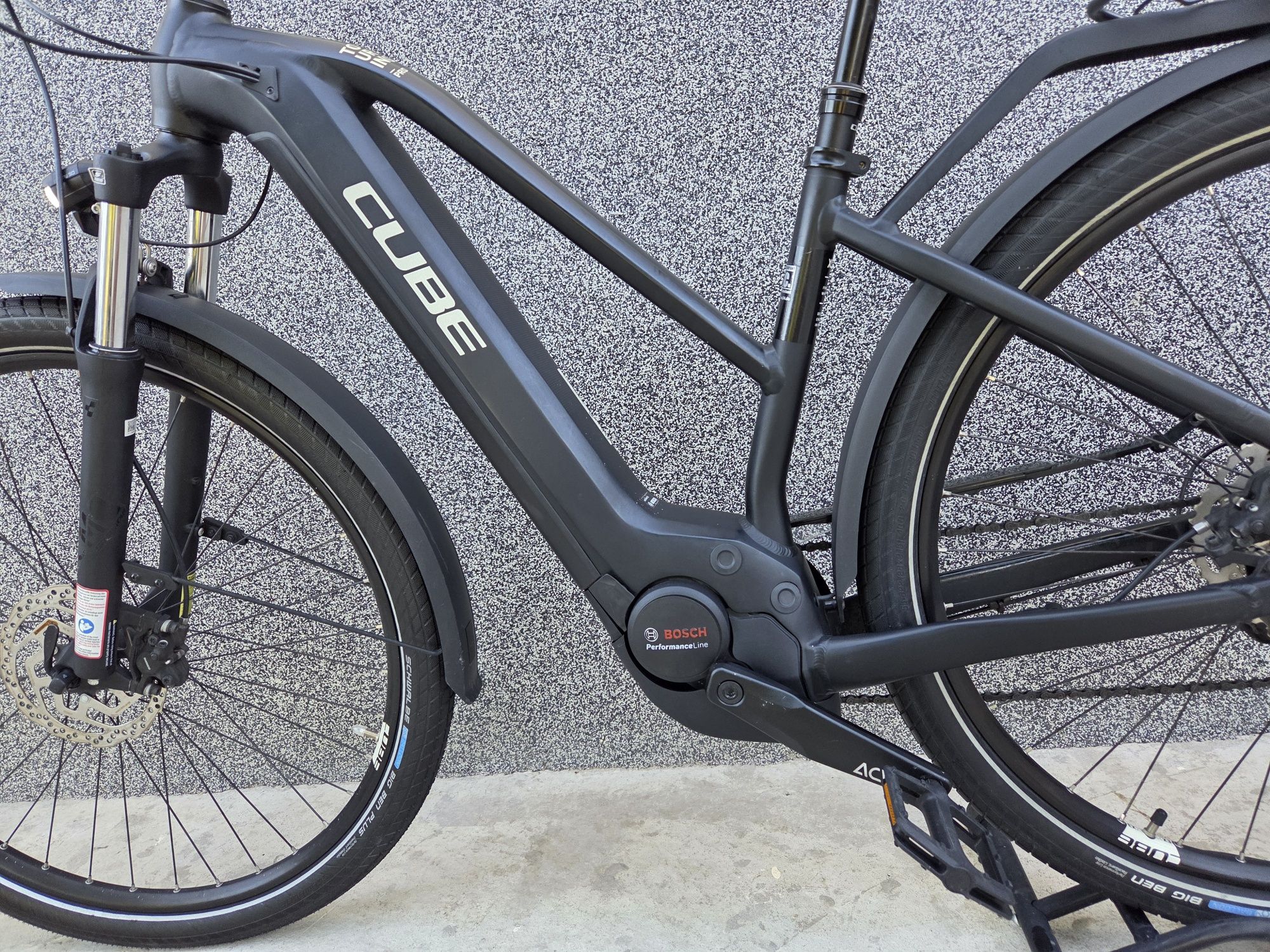 Електрически велосипед Cube Touring 28" с Bosch мотор ПЕРФЕКТЕН!