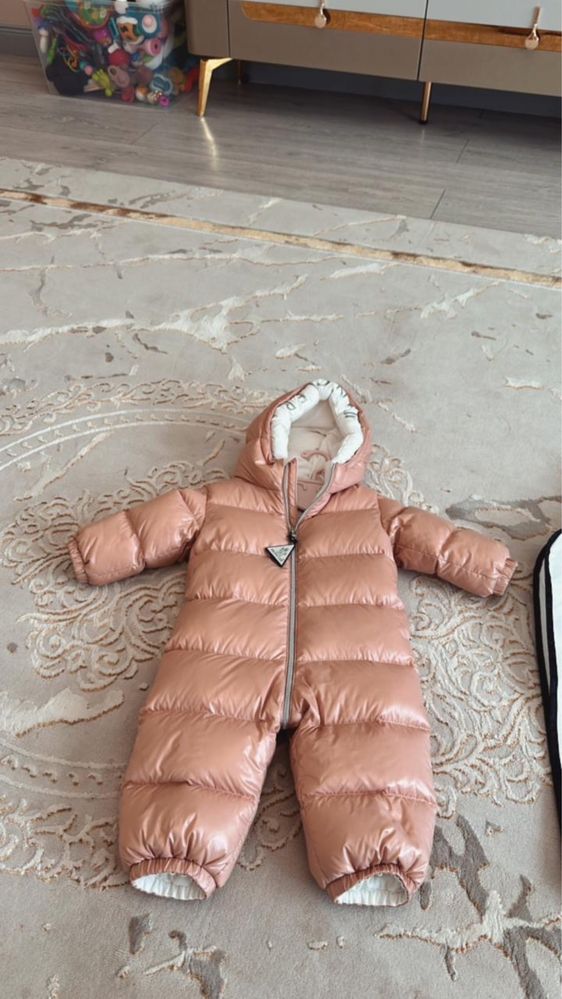 Зимний комбинезон Moncler