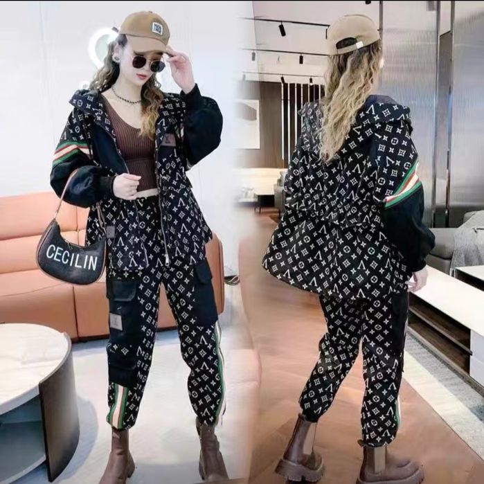 Продам костюм женский спортшик