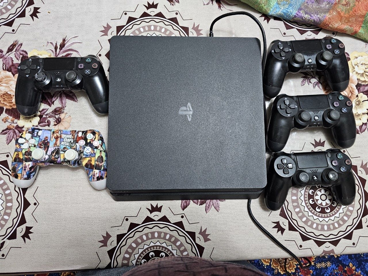 Playstation 4 sotiladi