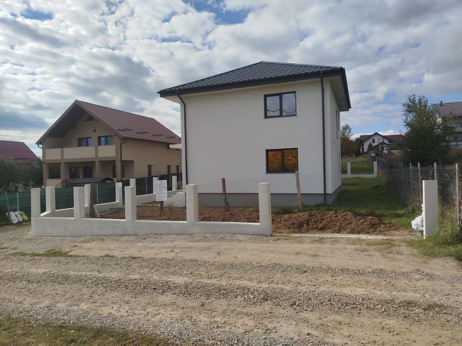Vând CASĂ MODERNĂ individuală cu etaj complet în Burdujeni