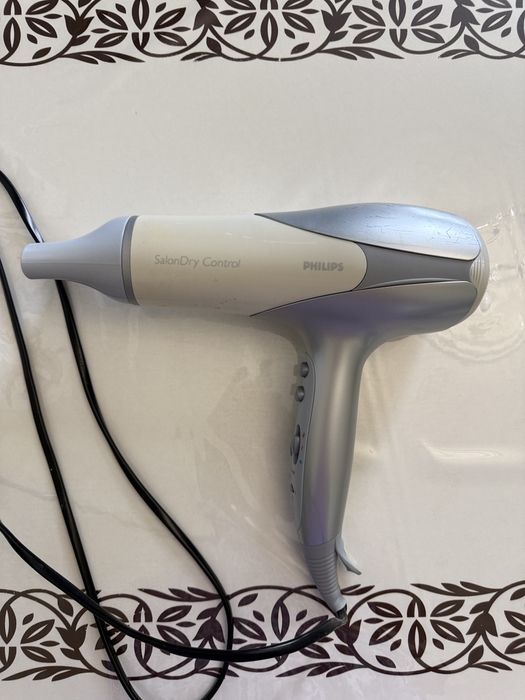 Продам фен Philips SalonDry Control.