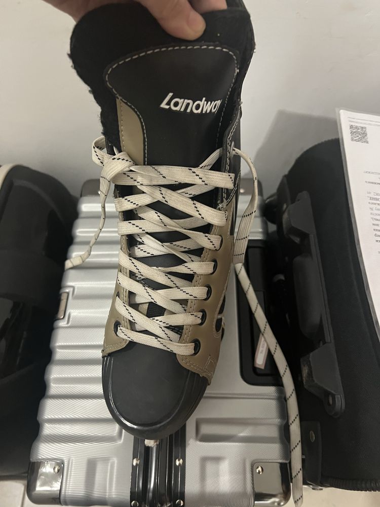 Продам коньки на размер 42-43