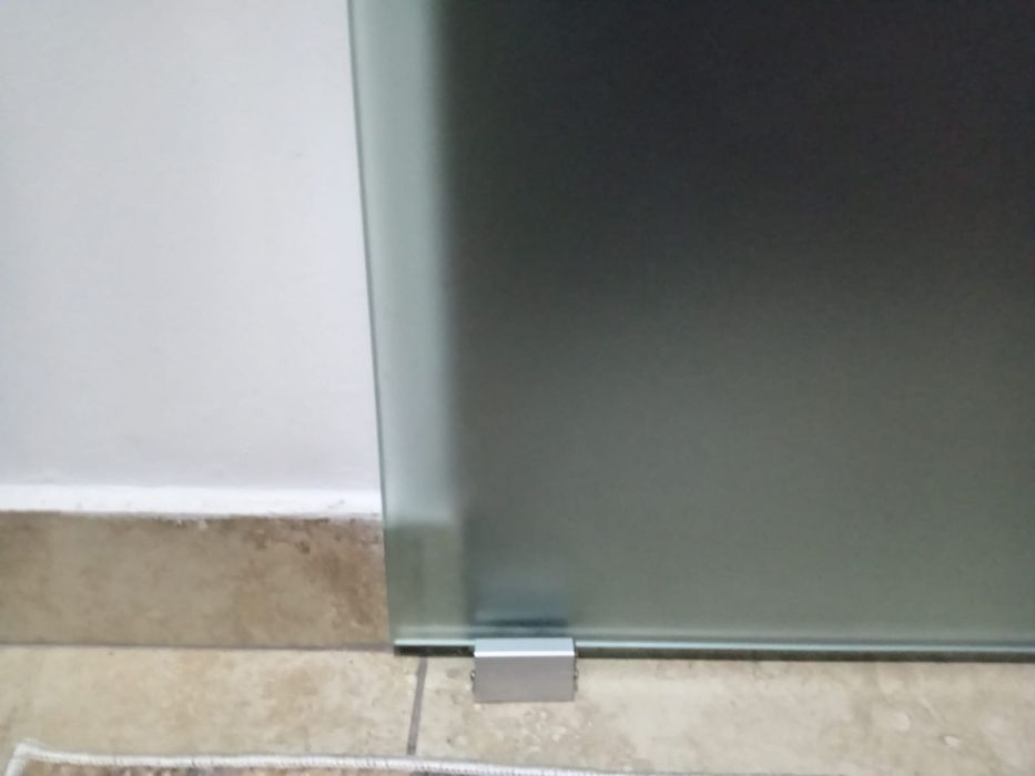 Usa glisanta din sticla