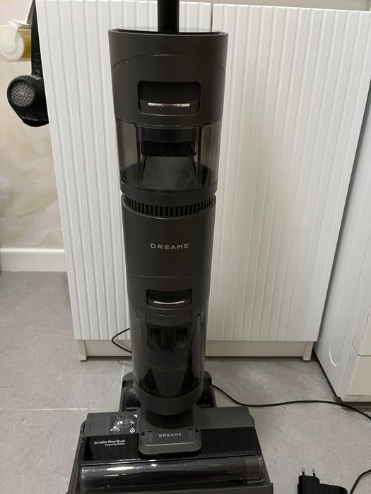 Продам моющийся пылесос.