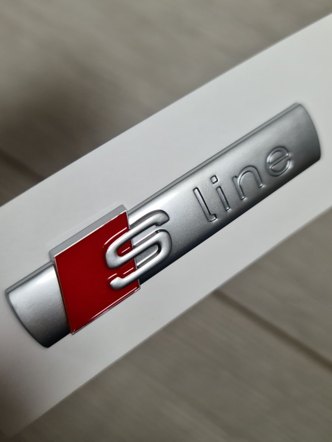 Emblema-Sigla-Logo-Sline-Aripi-Audi-A3-A4-A5-A6-A7-A8-Q3-Q5-Q7-Quattro