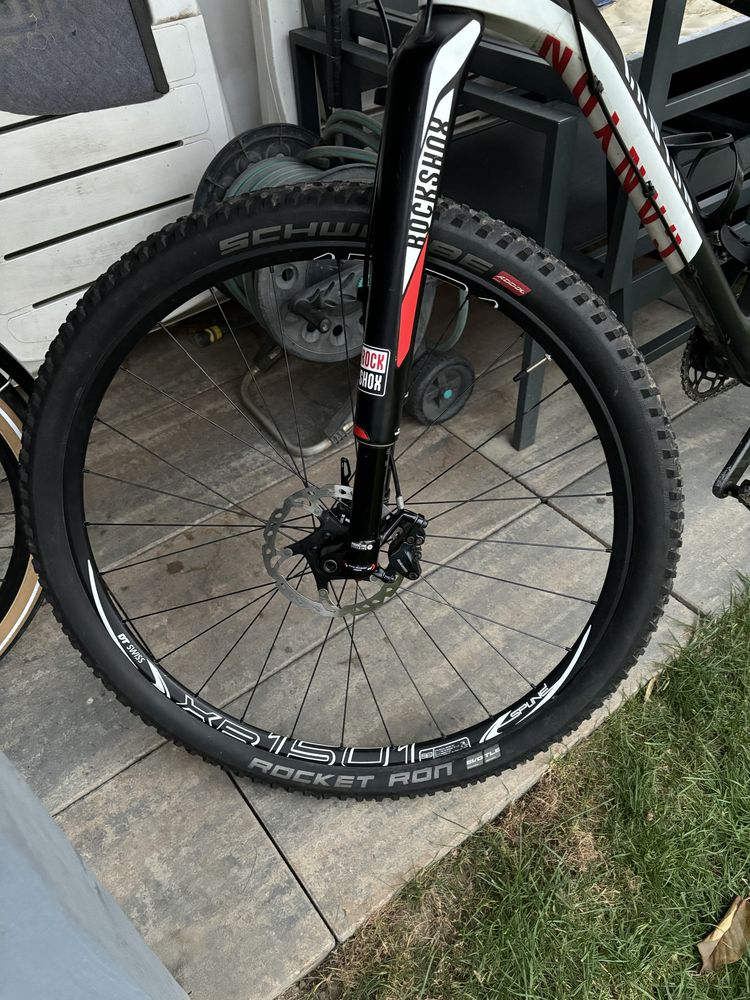 Vand bicicleta MTB Canyon F10 full carbon