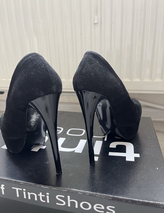 Нови елегантни обувки