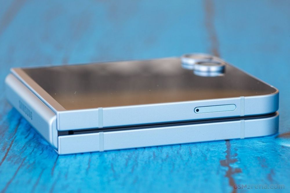 Z flip 6 790$ imei bilan 2sim