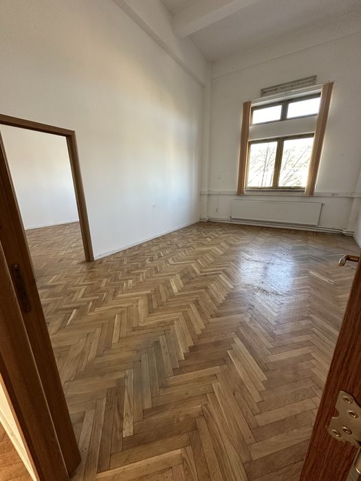 Inchiriez birouri ultracentral pentru sediu firma, cabinete, Moinesti