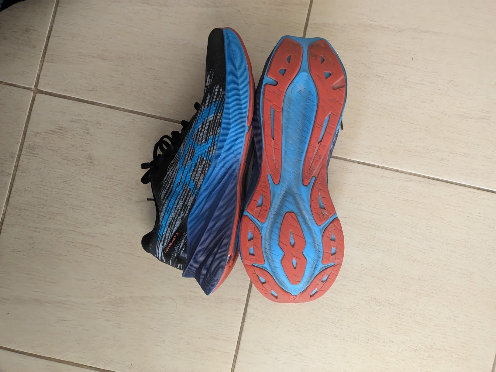 Asics Novablast 3 mărimea 44