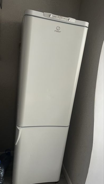 Продам холодильник INDESIT