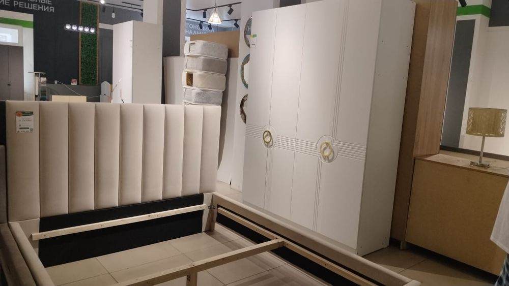 Продам: новый шкаф высота-2,2 метра. Кровать новая 2х1,6 метров.