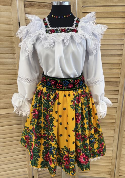 Costum popular/traditional pentru femei de Maramures complet