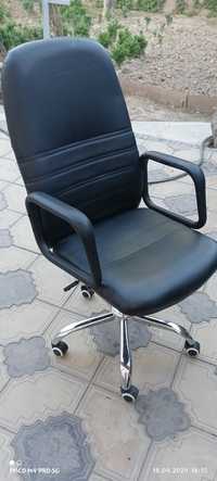 Продаеться Офисное кресло