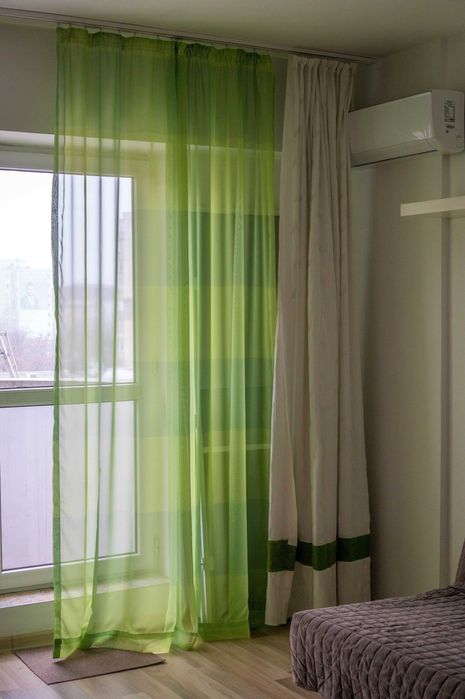 Vand COVOR fir lung Ikea si PERDELE (8 m) - stare FOARTE BUNA