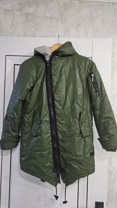 Продам зимнюю куртку на мальчика рост 140см