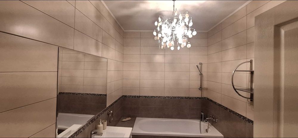 Închiriez apartament 2 camere.