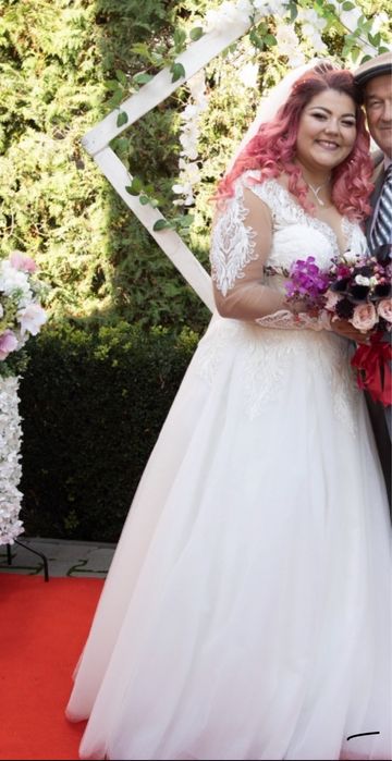 Vand rochita de mireasa.