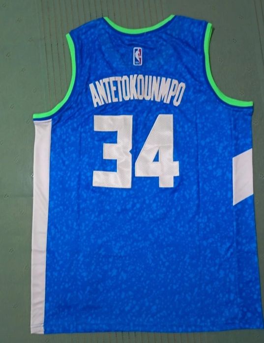 Maieu de baschet cu Giannis Antetokounmpo (disponibil)