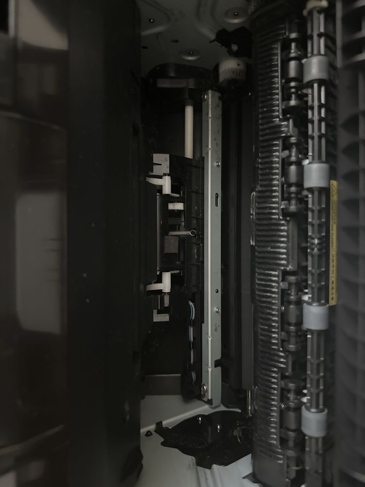HP 135w 3в1 черно белый принтер