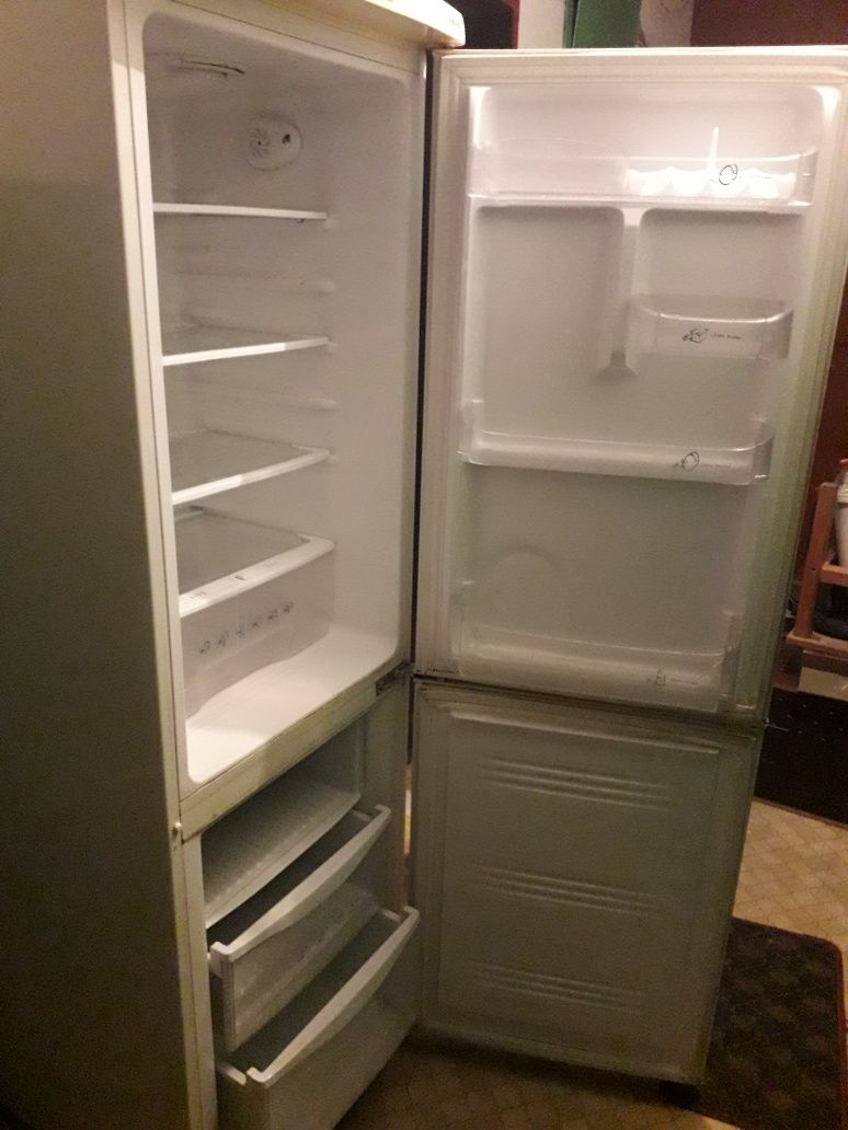 Продам холодильник б/у. Не рабочий. 5000