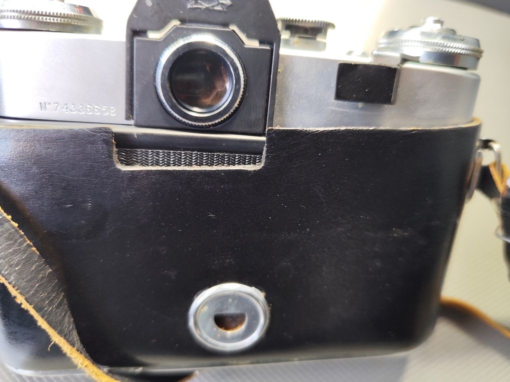 Ретро фотоапарат Зенит