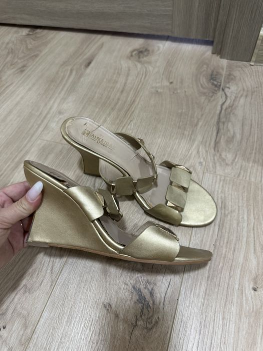 Красивые тапочки на плотформе