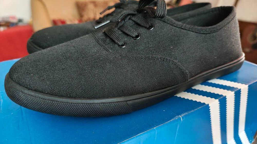 Tenisi ultra-usori de vara - Marime 44