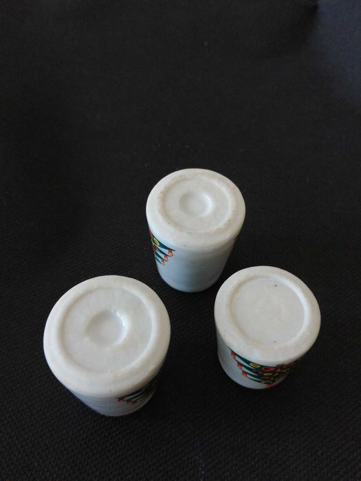 Trei suporturi mici lumanari din ceramica Craciun pictati vintage