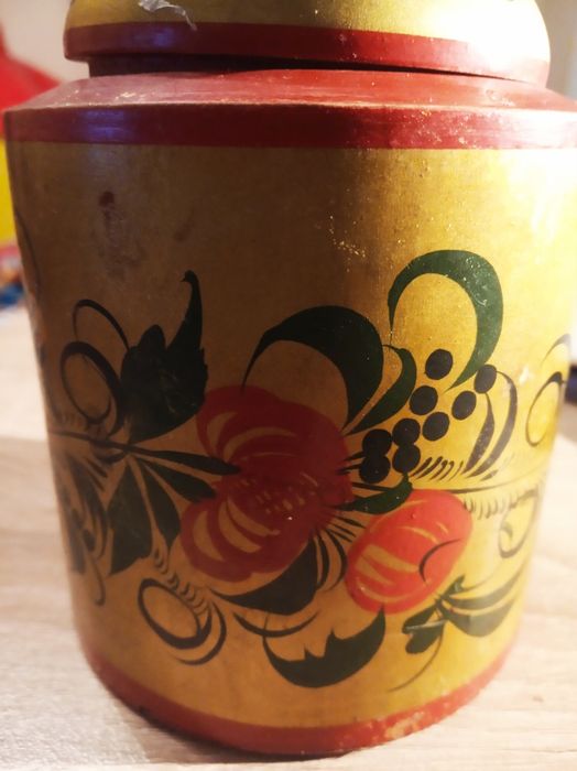 Украински дървени сувенири, купичка и съд с капак