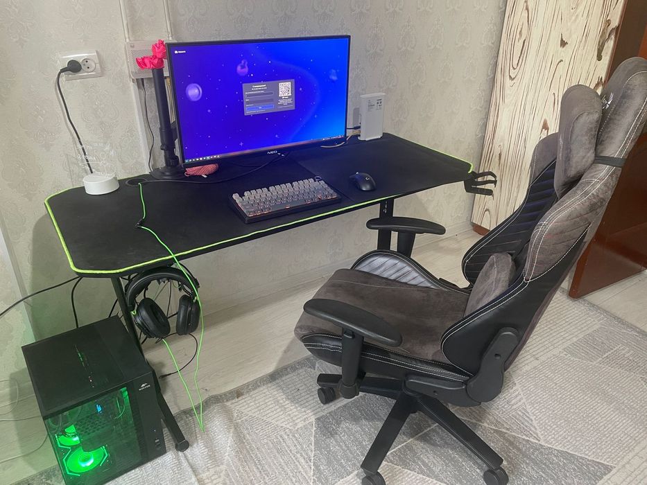 Игровое кресло и стол