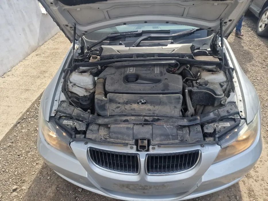 Dezmembrez BMW E90 320 diesel 163CP an 2005 2006