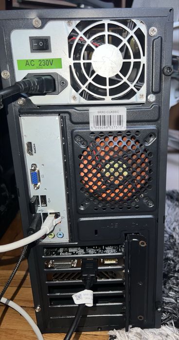 Pc intel i7 4790, 16gb ram, GTX 1650 4gb, ssd 250gb, hdd 1tb.