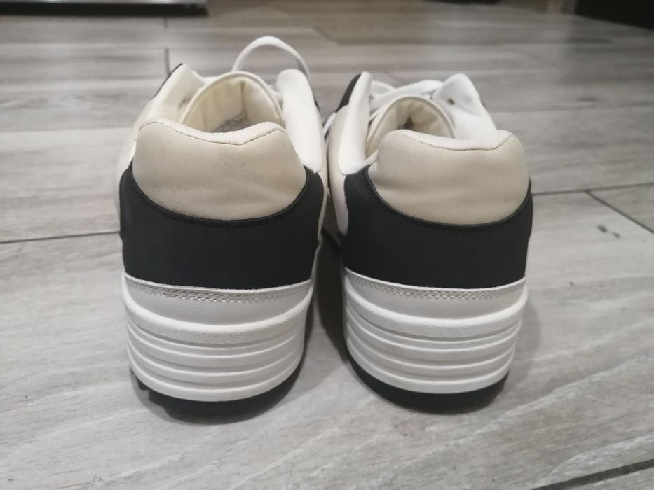Papuci alb cu negru