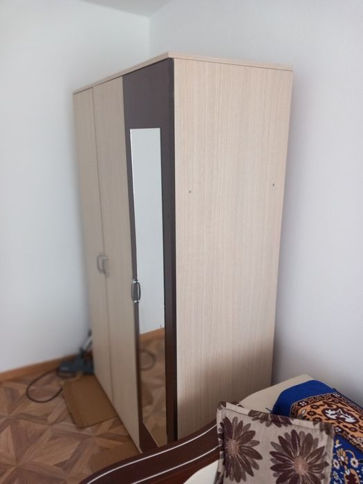 De vanzare dulap