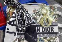 Sumka sotiladi Cristian dior