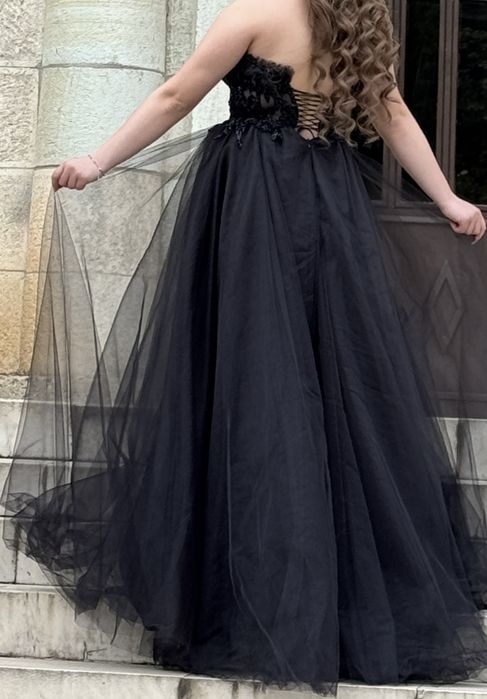 Черна рокля с кристали