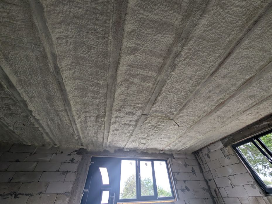 Izolează-ți casa vara cu spuma poliuretanica, ca să scapi de căldură!