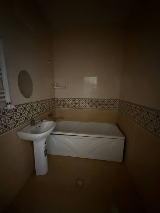 Motrid zudlik bilan sotiladi 3 xonali