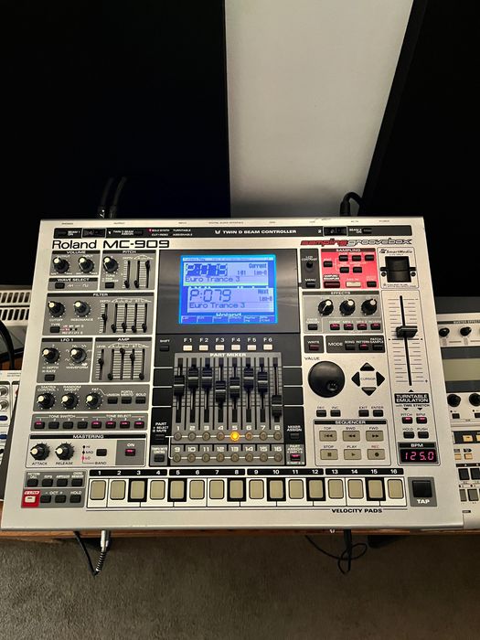 Roland MC909 Groovebox + SRX-05 Expansion stare foarte buna