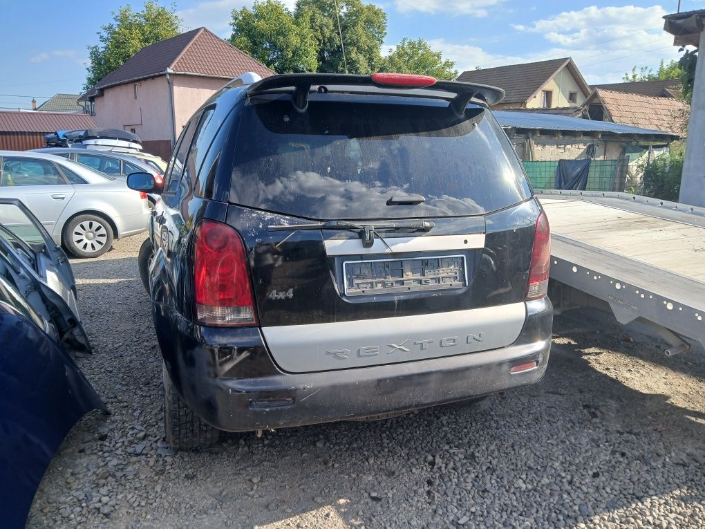 Dezmembrez Piese Ssangyong Rexton din 2005