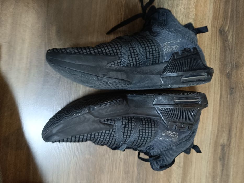 Nike LeBron witness 7 black