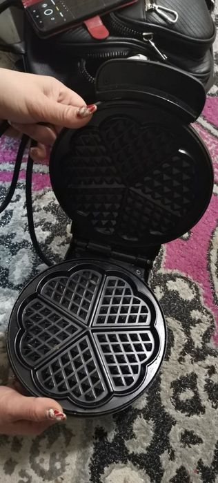 Продава се гофретник