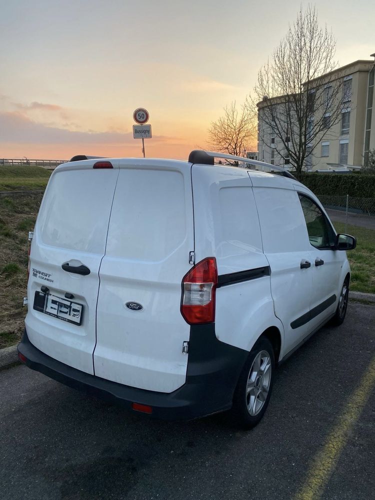 Dezmembrez Ford Transit Courier 2022